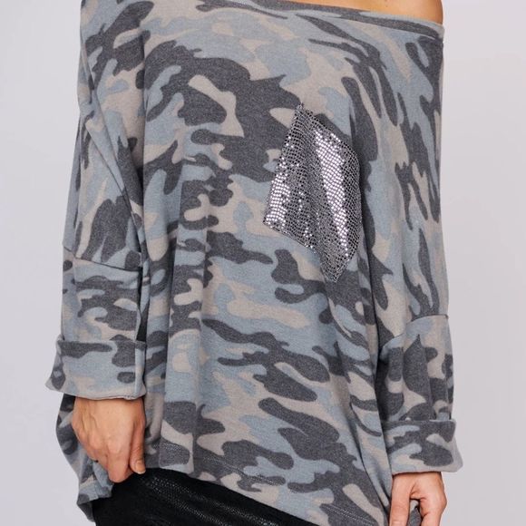 OVERSIZED CAMO SEQUINED FRONT POCKET TOP - Picture 5 of 6